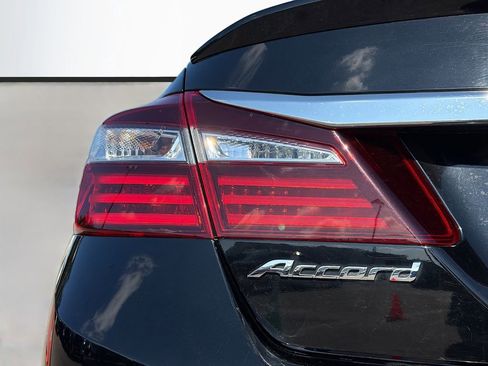 Used 2017 Honda Accord Sport Special Edition image 10