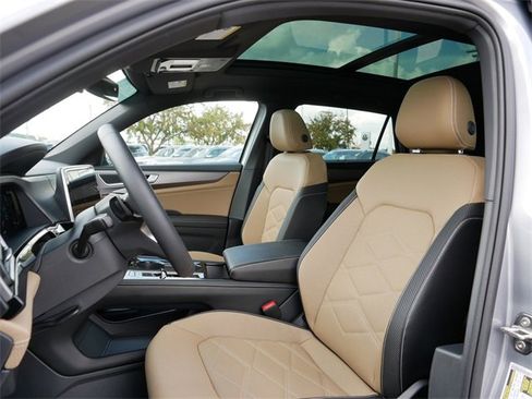 Certified 2024 Volkswagen Atlas Cross Sport SE w/ Panoramic Sunroof Package image 16