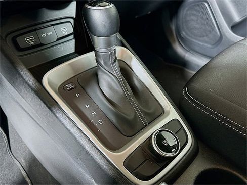 Certified 2025 Hyundai Venue SEL image 20