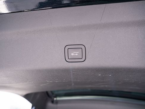 Used 2025 Cadillac Escalade ESV V AWD/4WD image 58
