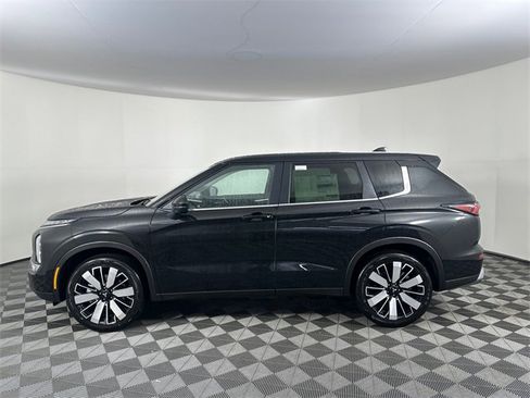 New 2026 Mitsubishi Outlander SE image 3