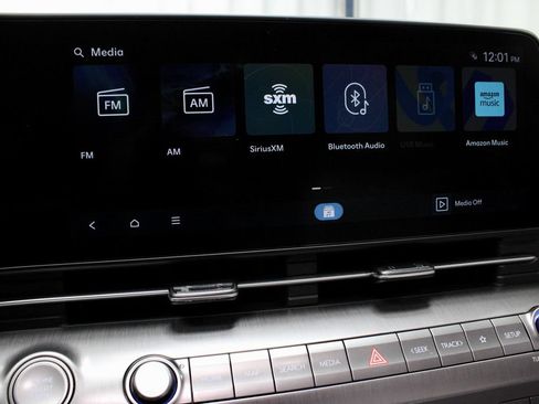 Used 2024 Hyundai Kona Limited FWD image 3
