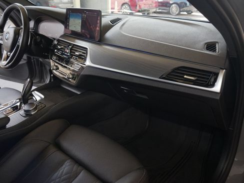 Used 2021 BMW 530i xDrive w/ Premium Package AWD/4WD image 5