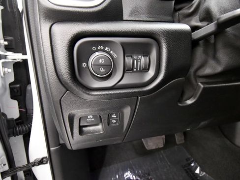 Used 2020 RAM 1500 Laramie w/ Sport Appearance Package AWD/4WD image 19