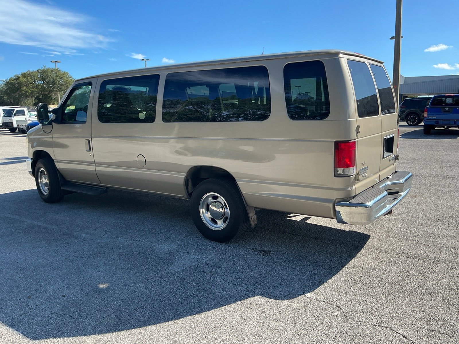 Used 2014 Ford E-350 and Econoline 350 XLT RWD image 6