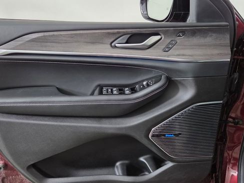 Used 2022 Jeep Grand Cherokee Overland w/ Luxury Tech Group IV image 12