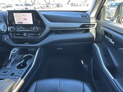 Certified 2024 Toyota Highlander XLE image 45