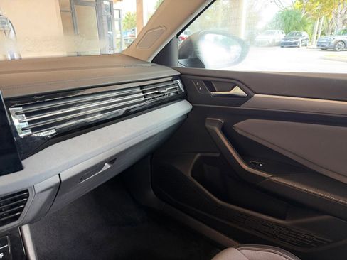 Used 2025 Volkswagen Jetta SE image 29