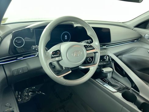 Used 2025 Hyundai Elantra SEL image 28