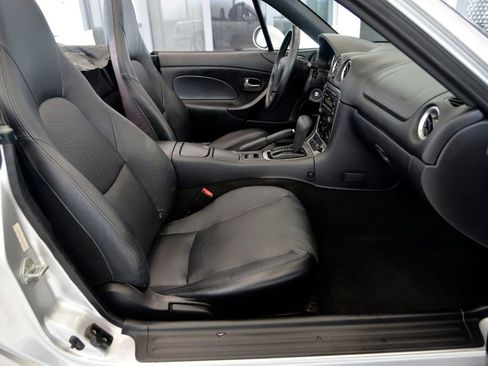 Used 2003 MAZDA MX-5 Miata RWD image 27