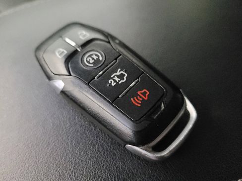 Used 2015 Ford Edge Titanium w/ Equipment Group 302A FWD image 32