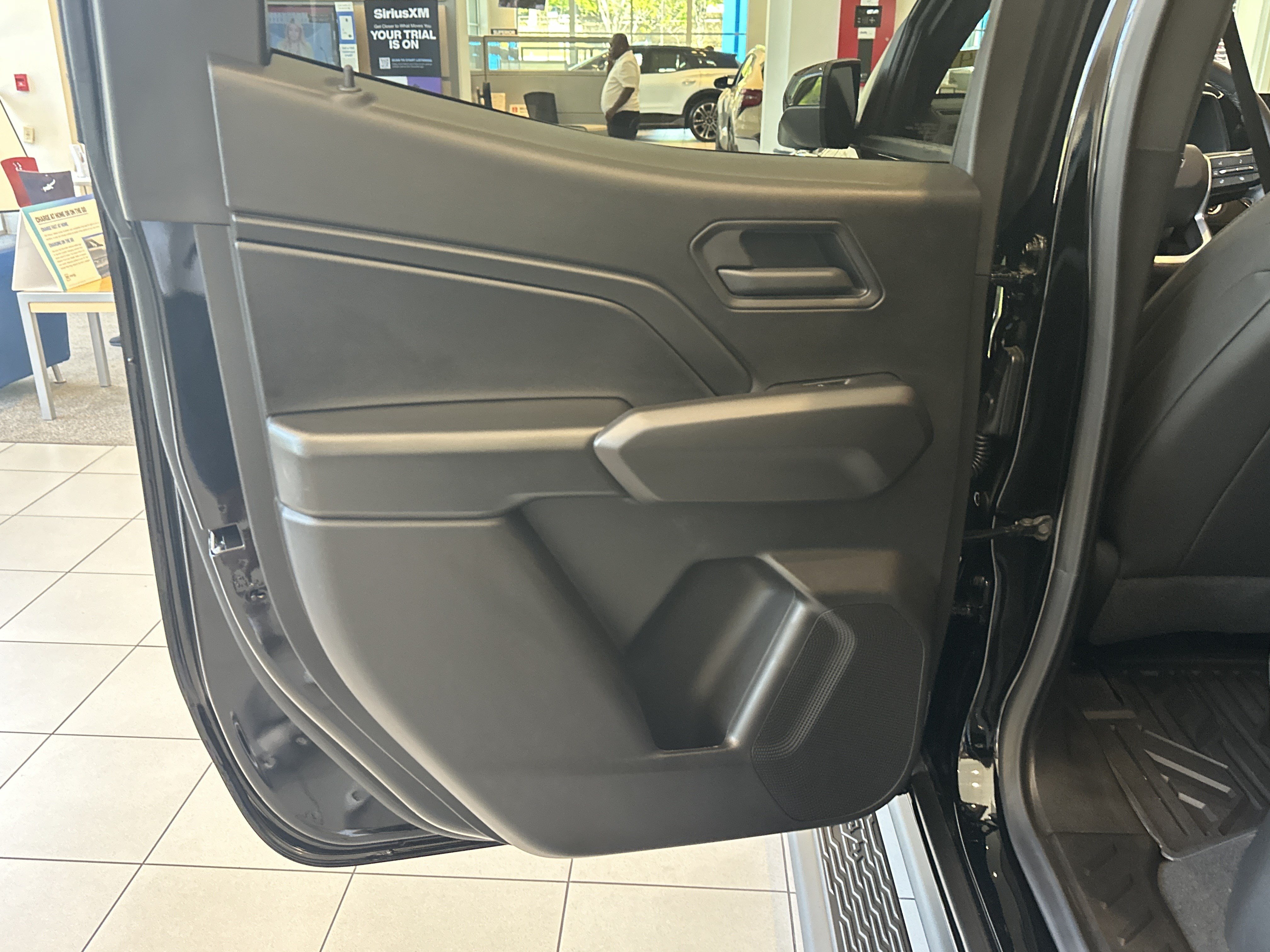 New 2026 Chevrolet Colorado Trail Boss w/ Off-Road Front Bumper Package AWD/4WD image 21