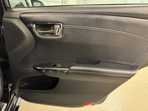 Used 2016 Toyota Avalon Limited image 25