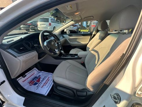 Used 2018 Hyundai Sonata SE w/ Cargo Package FWD image 18