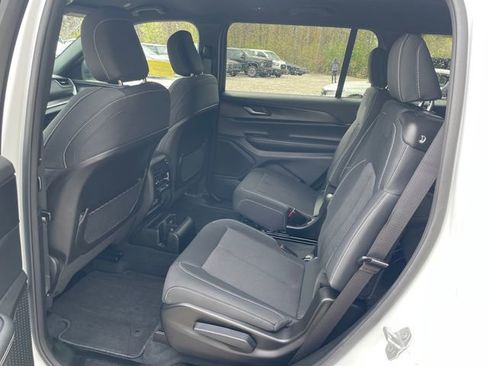 Used 2025 Jeep Grand Cherokee L Laredo AWD/4WD image 19