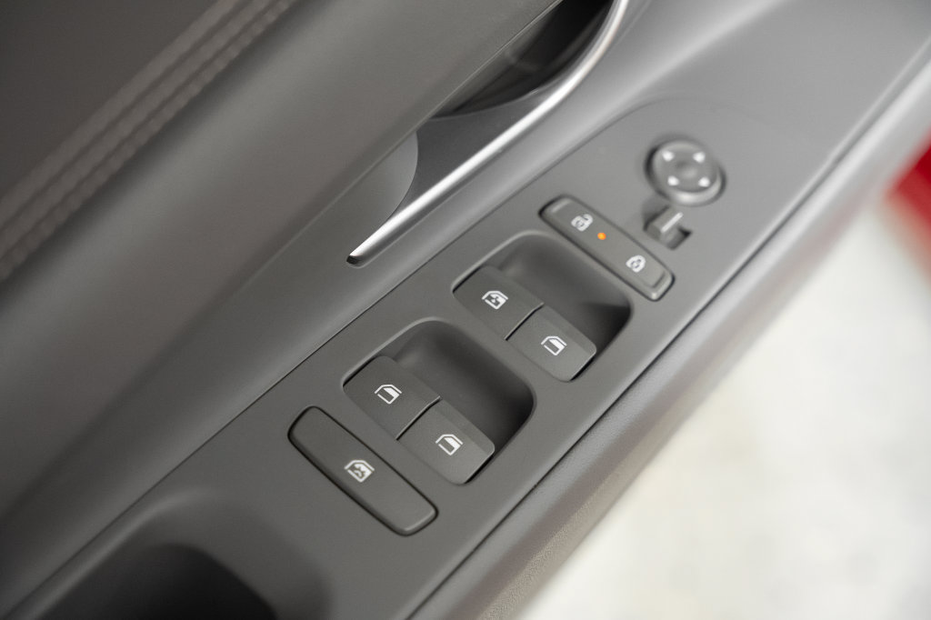 Certified 2025 Hyundai Elantra SEL FWD image 35