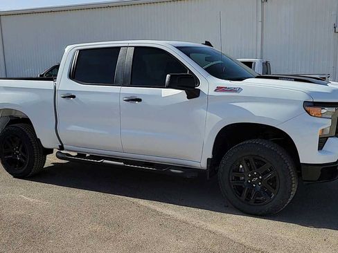 Used 2026 Chevrolet Silverado 1500 Custom Trail Boss w/ Turbomax Blackout Package AWD/4WD image 2