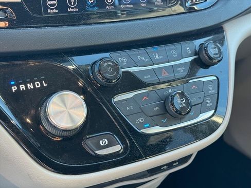 Used 2018 Chrysler Pacifica Touring-L Plus w/ Advanced Safetytec Group image 20