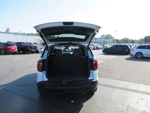 Used 2022 GMC Acadia SLT w/ Elevation Edition FWD image 8