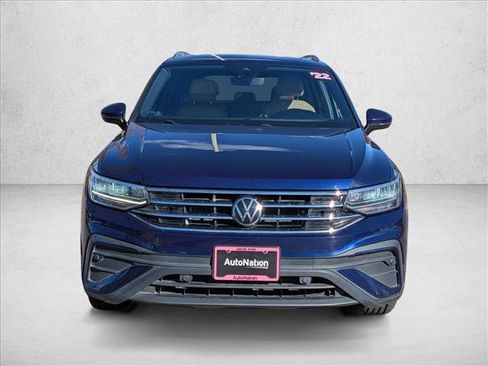 Used 2022 Volkswagen Tiguan SE image 2