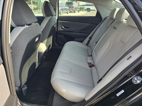 New 2025 Hyundai Elantra Limited image 10