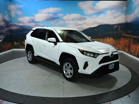 Used 2022 Toyota RAV4 LE image 1