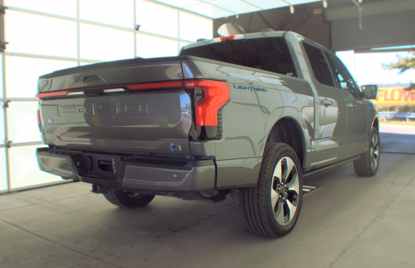 Used 2025 Ford F150 Lightning Platinum AWD/4WD image 4