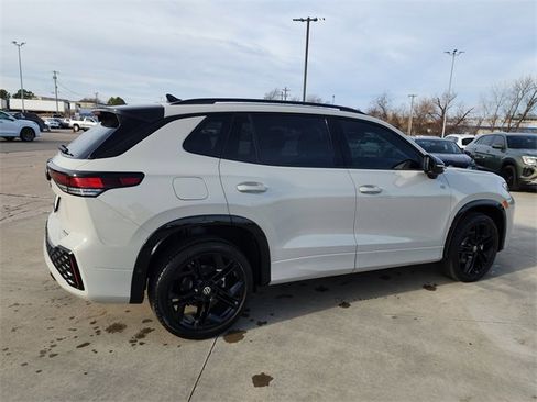 New 2026 Volkswagen Tiguan SE R-Line image 2