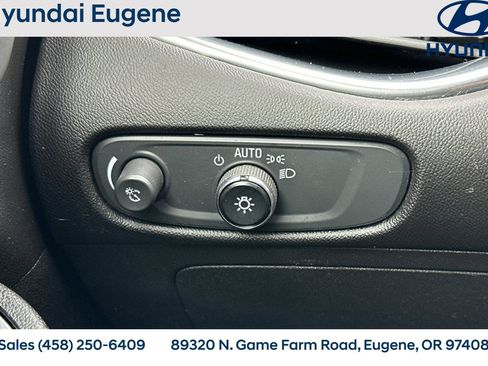 Used 2020 Chevrolet Malibu LT image 32