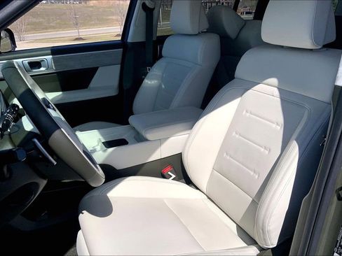 Used 2025 Hyundai Santa Fe Calligraphy image 9