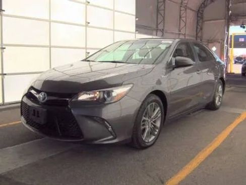 Used 2016 Toyota Camry LE image 1