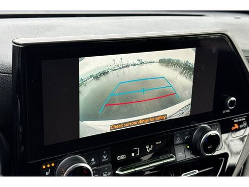 Certified 2023 Toyota Highlander XLE image 22