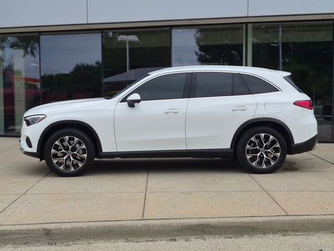 Used 2025 Mercedes-Benz GLC 350e 4MATIC image 2