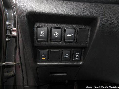 Used 2019 Nissan Pathfinder Platinum AWD/4WD image 30
