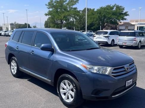 Used 2013 Toyota Highlander 4WD w/ Cold Weather Pkg image 2
