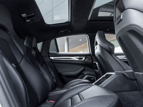 Used 2020 Porsche Panamera GTS image 39