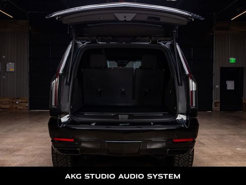 Used 2026 Cadillac Escalade ESV Sport w/ LPO, ONYX Package image 9