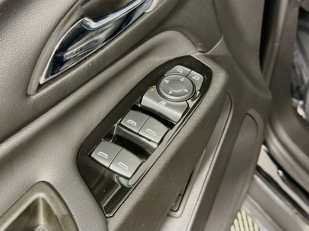 Used 2024 Chevrolet Equinox Premier AWD/4WD image 17