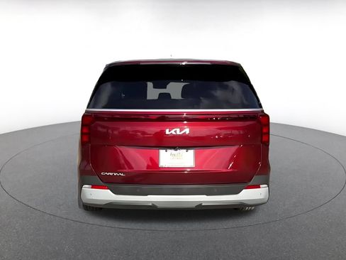 Used 2026 Kia Carnival FWD image 12