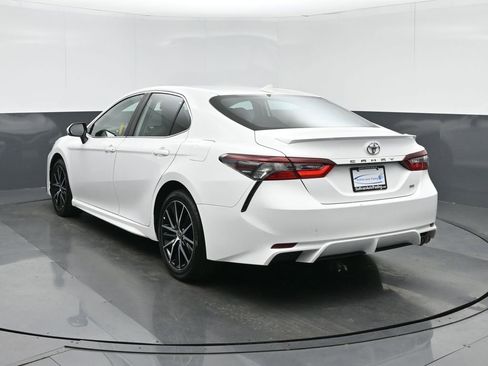 Used 2023 Toyota Camry SE image 5