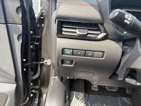 Used 2023 Nissan Sentra SR w/ SR Premium Package FWD image 9