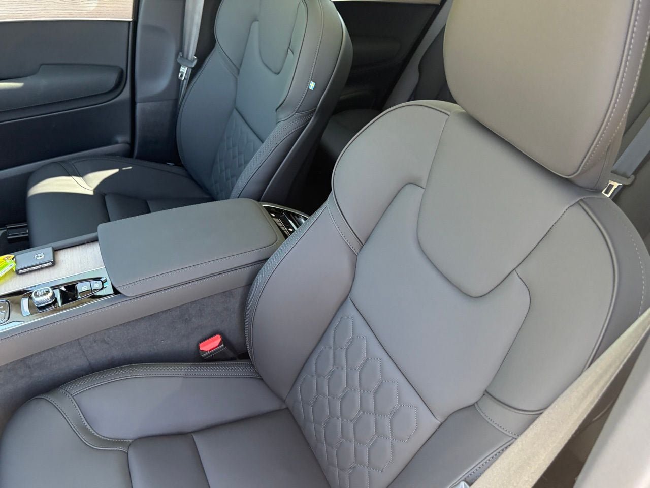 New 2026 Volvo XC90 B6 Plus w/ Protection Package Premier AWD/4WD image 19
