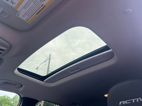 Used 2024 Chevrolet Trax ACTIV w/ Sunroof Package FWD image 5
