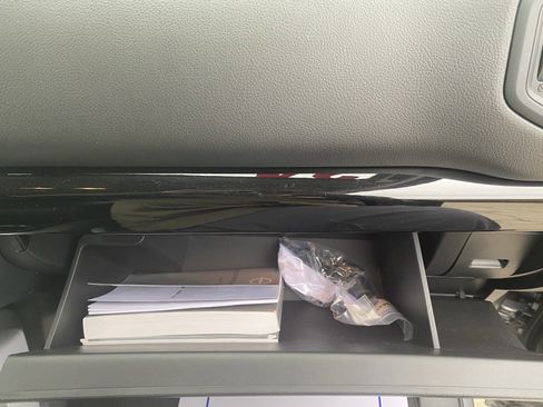 Used 2024 Nissan Titan SV w/ SV Convenience Package image 29