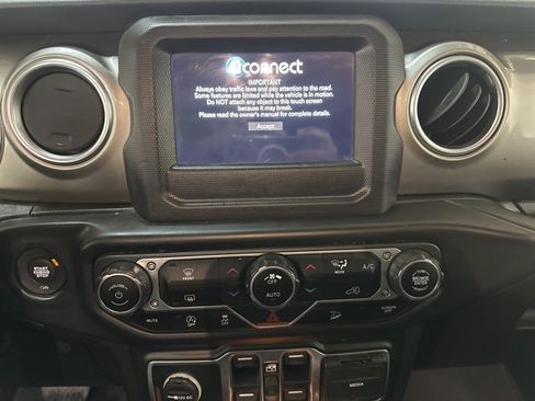 Used 2020 Jeep Wrangler Unlimited Sahara image 19