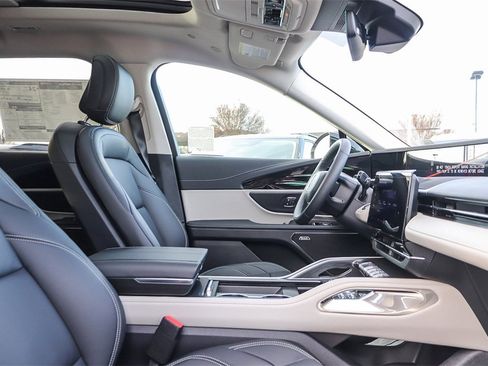 Used 2025 Lincoln Nautilus Premier w/ Equipment Group 102A image 18