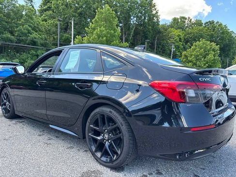 Used 2023 Honda Civic Sport image 2