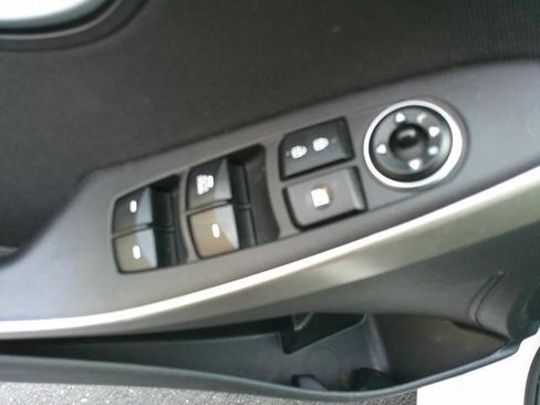 Used 2015 Hyundai Elantra GT image 8