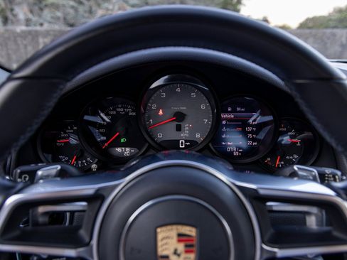 Certified 2019 Porsche 911 Carrera 4S image 31