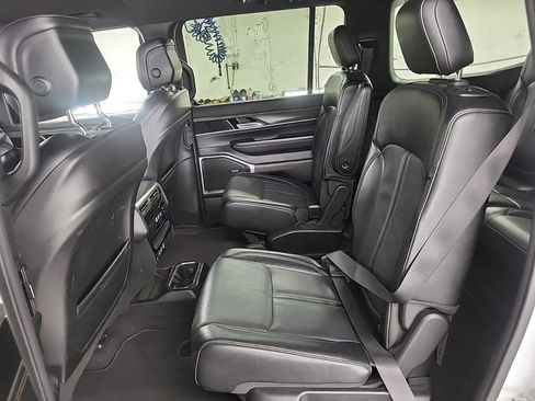 Used 2024 Jeep Wagoneer Series II AWD/4WD image 6